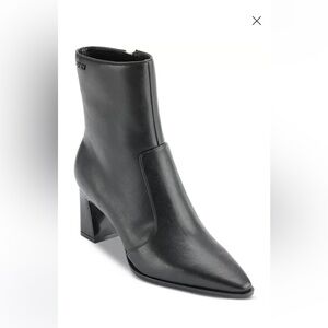DKNY ‘Sunny-heeled booti’